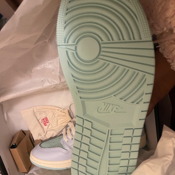 Air Jordan 1 High Method of Make - Picture 2 of 3